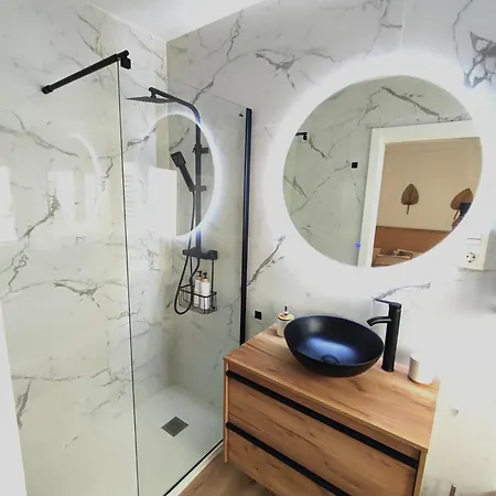 Urban Loft Apartment *